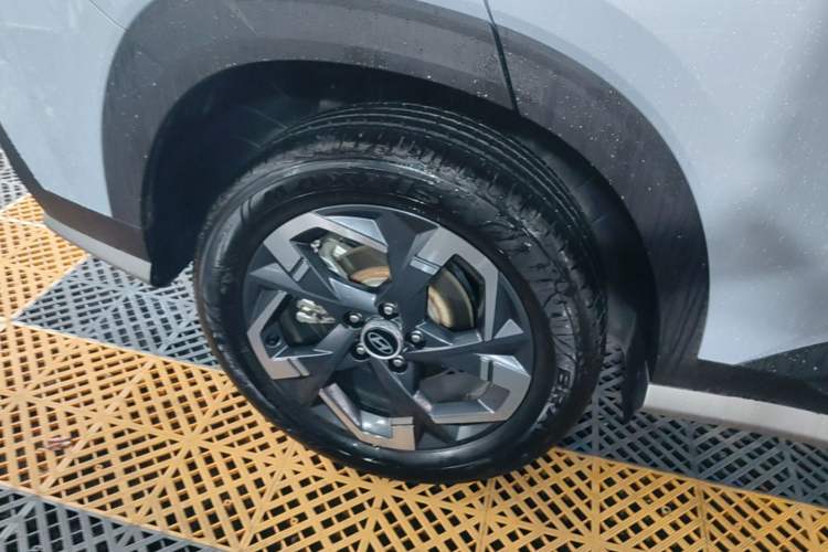 Used Hyundai ix35 2023 Musso 2.0L Deluxe Edition DLX Right Rear Wheel Hub