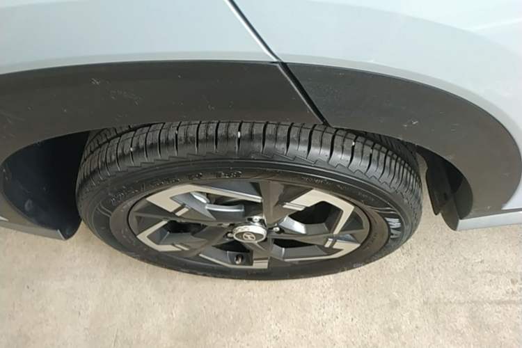 Used Hyundai ix35 2023 Musso 2.0L Prestige LUX Edition Right Rear Wheel Hub