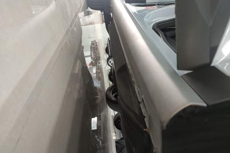 Used Hyundai ix35 2023 Musso 2.0L Prestige LUX Edition Right Side Sill