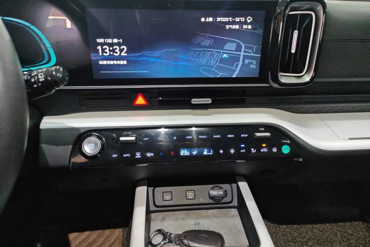 Used Hyundai ix35 2023 Musso 2.0L Deluxe Edition DLX Audio And AC Panel