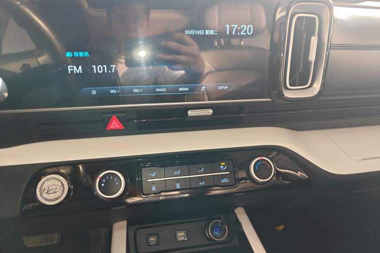 Used Hyundai ix35 2023 Musso 2.0L Deluxe Edition DLX Audio And AC Panel