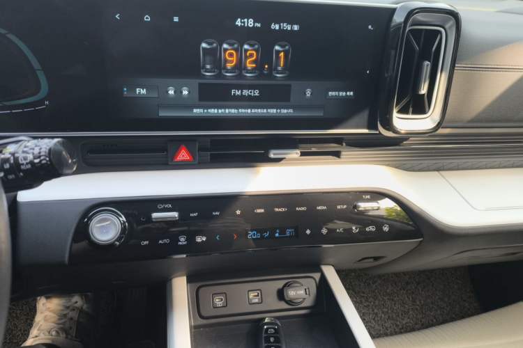Used Hyundai ix35 2023 Musso 2.0L Prestige LUX Edition Audio And AC Panel