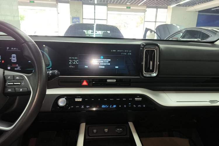 Used Hyundai ix35 2023 Musso 2.0L Prestige LUX Edition Audio And AC Panel