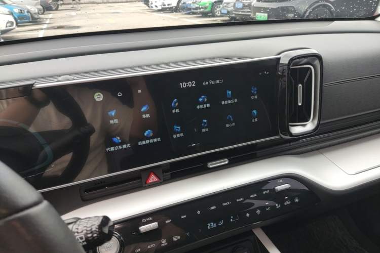Used Hyundai ix35 2023 Musso 2.0L Deluxe Edition DLX Audio And AC Panel