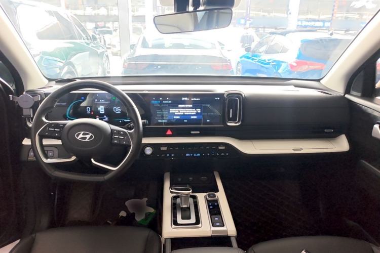 Used Hyundai ix35 2023 Musso 2.0L Prestige LUX Edition Center Console