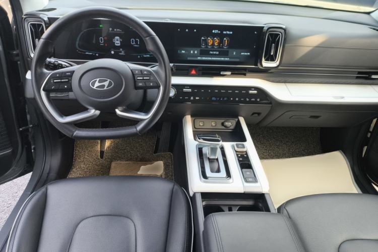 Used Hyundai ix35 2023 Musso 2.0L Prestige LUX Edition Center Console
