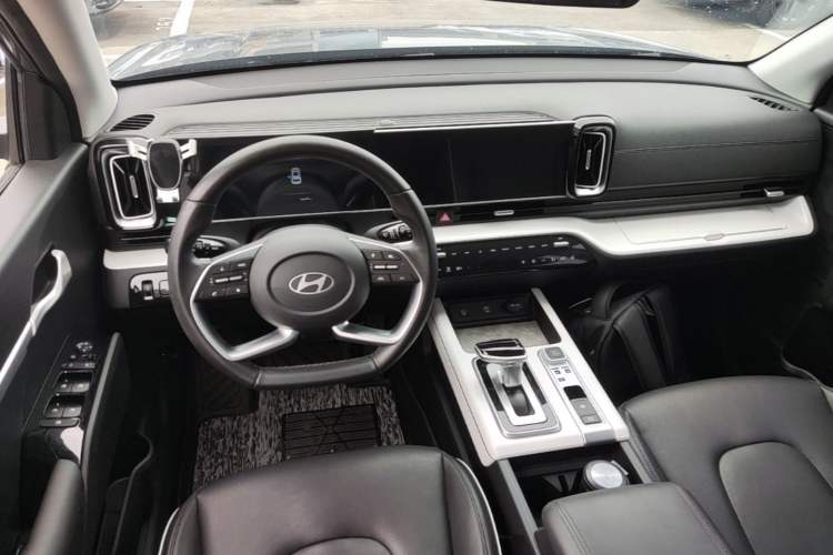 Used Hyundai ix35 2023 Musso 2.0L Deluxe Edition DLX Center Console