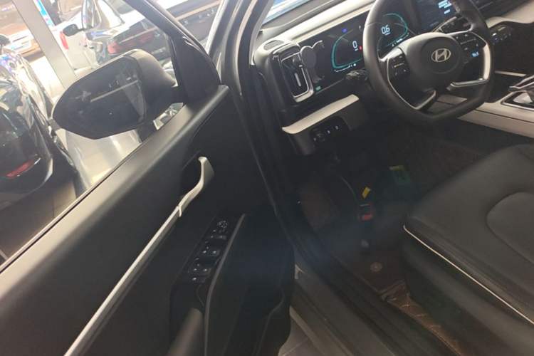 Used Hyundai ix35 2023 Musso 2.0L Prestige LUX Edition Driver Seat