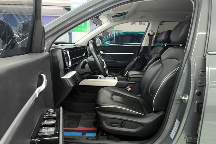 Used Hyundai ix35 2023 Musso 2.0L Prestige LUX Edition Driver Seat