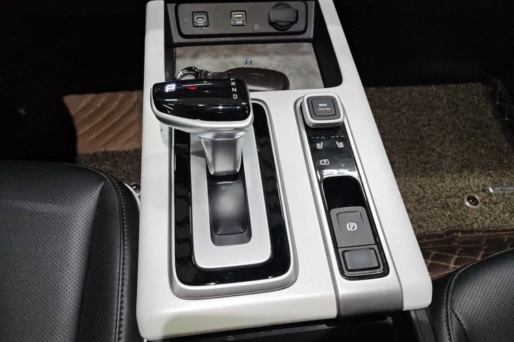 Used Hyundai ix35 2023 Musso 2.0L Deluxe Edition DLX Gear Lever