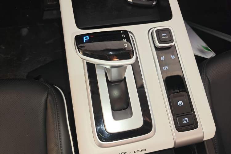 Used Hyundai ix35 2023 Musso 2.0L Deluxe Edition DLX Gear Lever