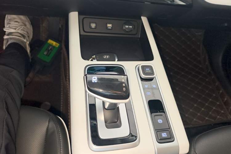 Used Hyundai ix35 2023 Musso 2.0L Prestige LUX Edition Gear Lever