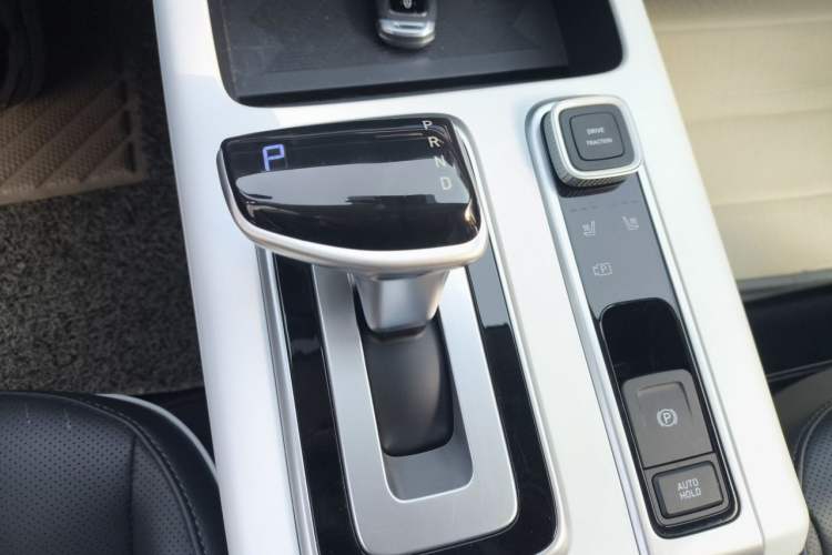 Used Hyundai ix35 2023 Musso 2.0L Prestige LUX Edition Gear Lever