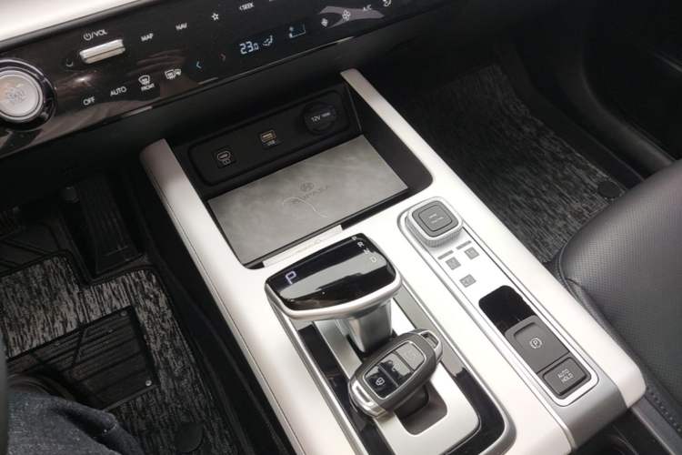 Used Hyundai ix35 2023 Musso 2.0L Deluxe Edition DLX Gear Lever