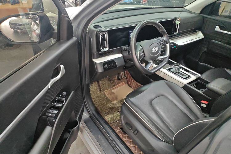 Used Hyundai ix35 2023 Musso 2.0L Deluxe Edition DLX Interior 2
