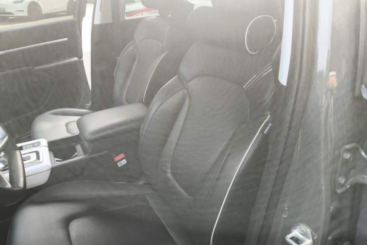 Used Hyundai ix35 2023 Musso 2.0L Prestige LUX Edition Left Front Seat