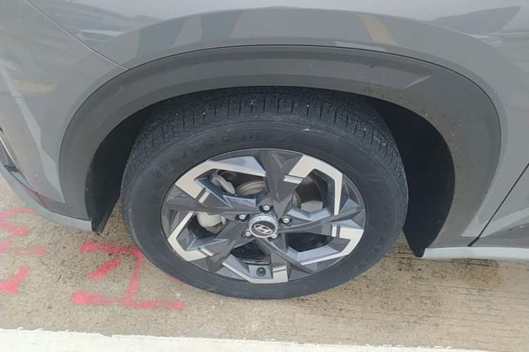 Used Hyundai ix35 2023 Musso 2.0L Deluxe Edition DLX Left Front Wheel Hub