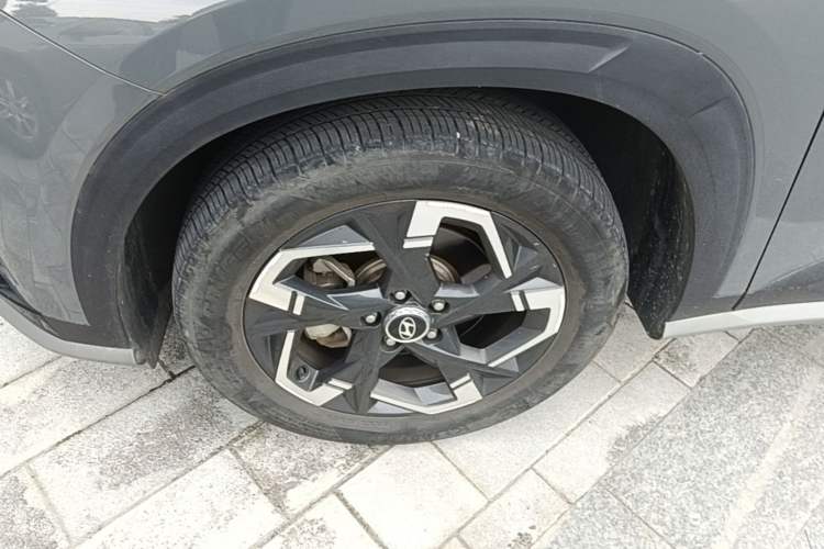 Used Hyundai ix35 2023 Musso 2.0L Prestige LUX Edition Left Front Wheel Hub