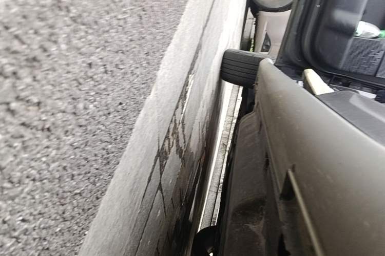 Used Hyundai ix35 2023 Musso 2.0L Prestige LUX Edition Left Side Sill