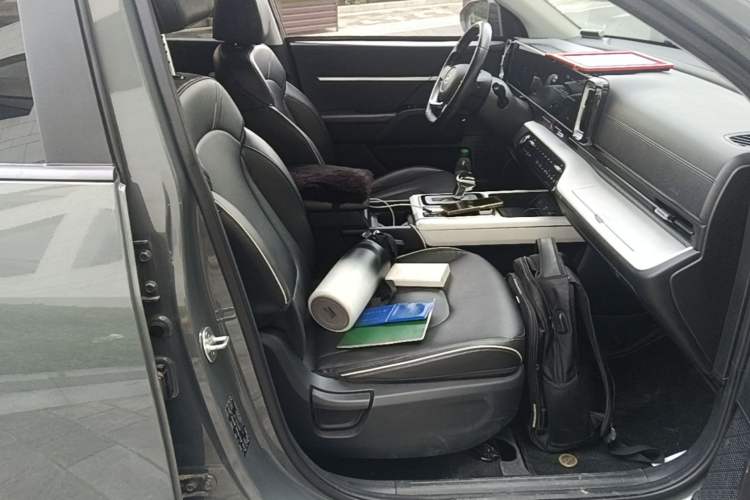 Used Hyundai ix35 2023 Musso 2.0L Prestige LUX Edition Right Front Seat