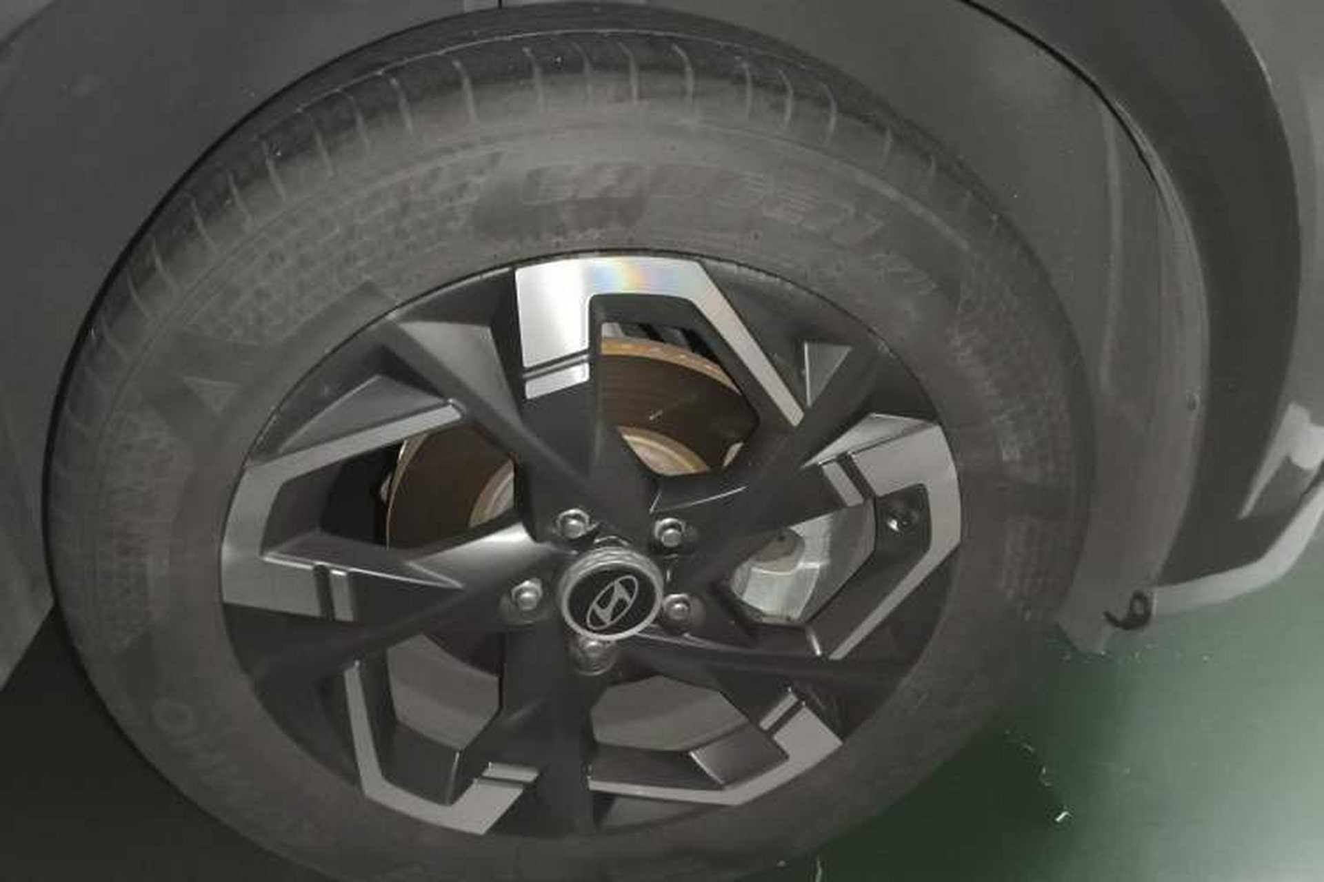 Used Hyundai ix35 2023 Musso 2.0L Prestige LUX Edition Right Front Wheel Hub