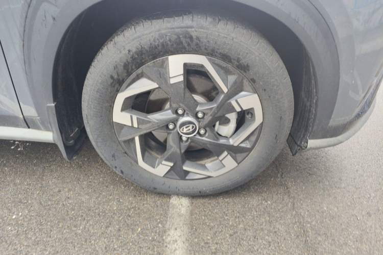 Used Hyundai ix35 2023 Musso 2.0L Deluxe Edition DLX Right Front Wheel Hub