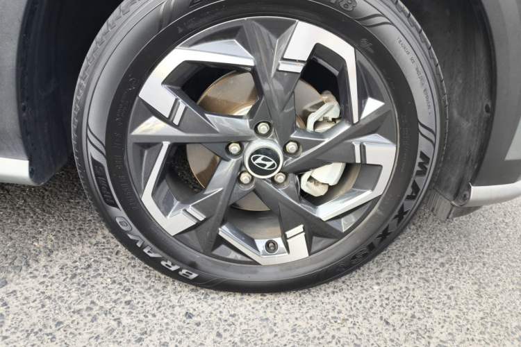 Used Hyundai ix35 2023 Musso 2.0L Prestige LUX Edition Right Front Wheel Hub