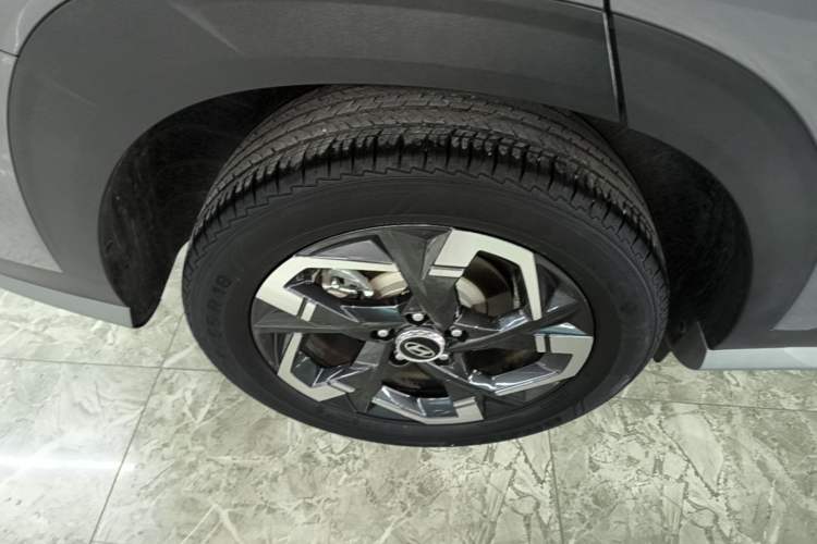Used Hyundai ix35 2023 Musso 2.0L Prestige LUX Edition Right Rear Wheel Hub