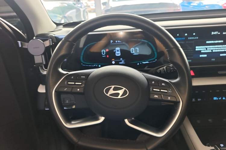 Used Hyundai ix35 2023 Musso 2.0L Prestige LUX Edition Steering Wheel
