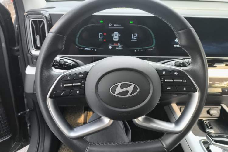 Used Hyundai ix35 2023 Musso 2.0L Prestige LUX Edition Steering Wheel