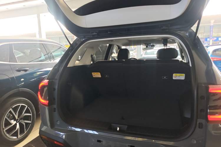 Used Hyundai ix35 2023 Musso 2.0L Prestige LUX Edition Trunk