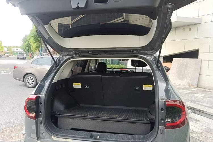 Used Hyundai ix35 2023 Musso 2.0L Prestige LUX Edition Trunk