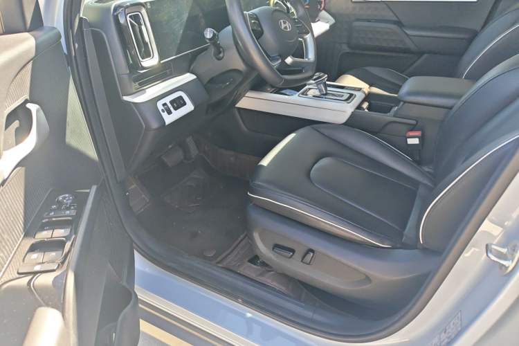 Used Hyundai ix35 2023 Musso 2.0L Deluxe Edition DLX Driver Seat