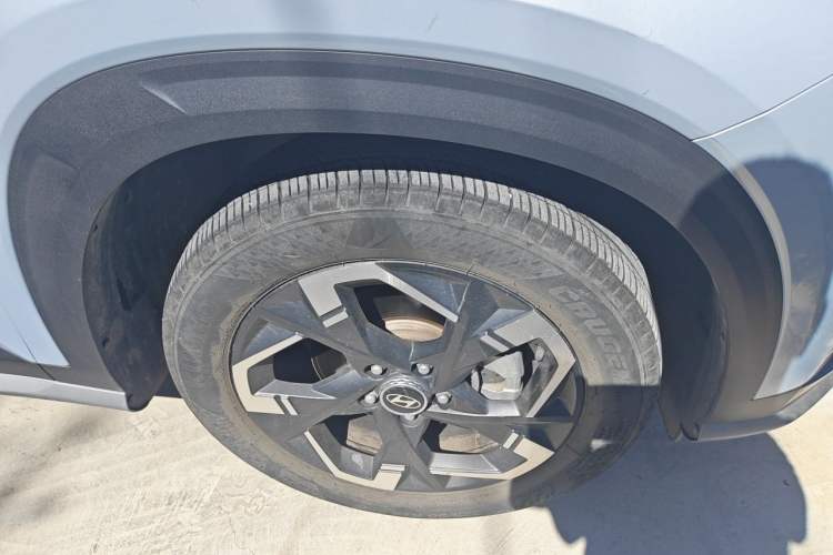 Used Hyundai ix35 2023 Musso 2.0L Deluxe Edition DLX Right Front Wheel Hub