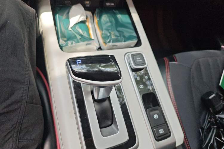 Used Hyundai ix35 2023 Musso 2.0L Deluxe Edition DLX Gear Lever