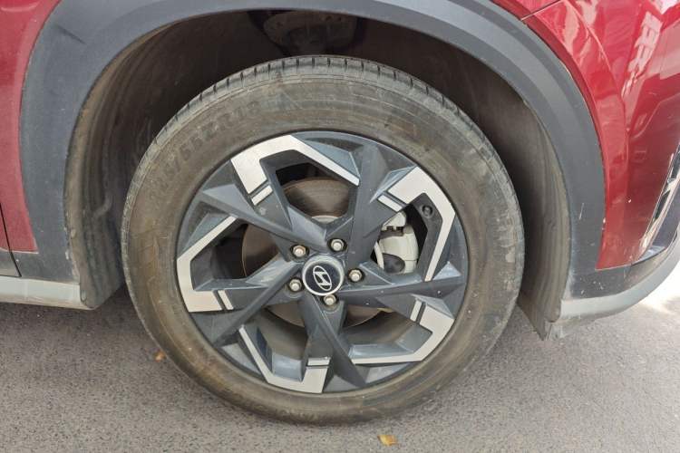 Used Hyundai ix35 2023 Musso 2.0L Deluxe Edition DLX Right Front Wheel Hub