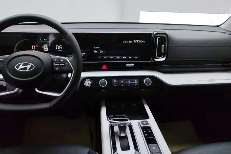 Used Hyundai ix35 2023 Musso 2.0L Deluxe Edition DLX Audio And AC Panel