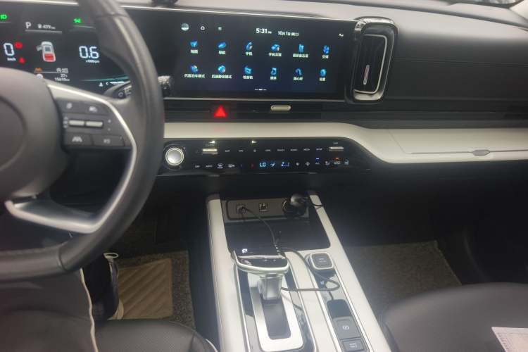Used Hyundai ix35 2023 Musso 2.0L Prestige LUX Edition Audio And AC Panel