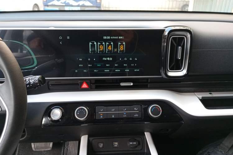Used Hyundai ix35 2023 Musso 2.0L Deluxe Edition DLX Audio And AC Panel