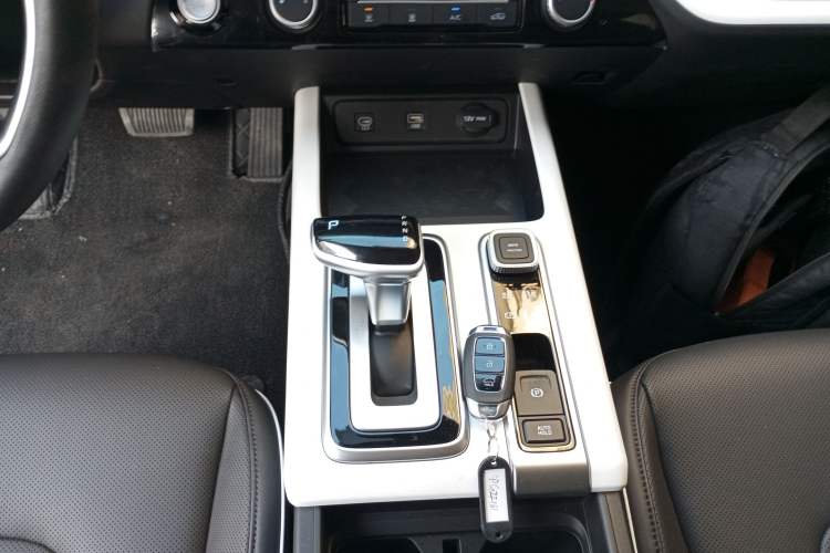 Used Hyundai ix35 2023 Musso 2.0L Deluxe Edition DLX Gear Lever