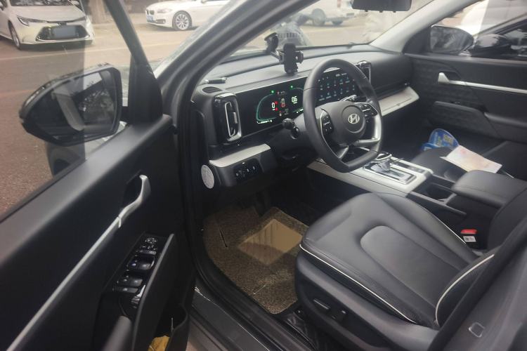 Used Hyundai ix35 2023 Musso 2.0L Prestige LUX Edition Interior 3