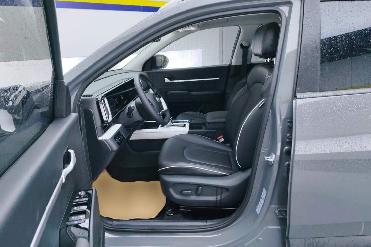 Used Hyundai ix35 2023 Musso 2.0L Deluxe Edition DLX Left Front Seat