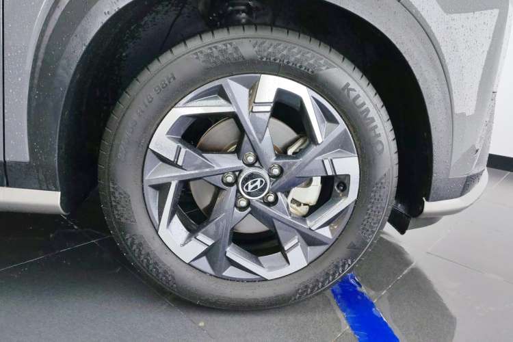 Used Hyundai ix35 2023 Musso 2.0L Deluxe Edition DLX Left Rear Wheel Hub