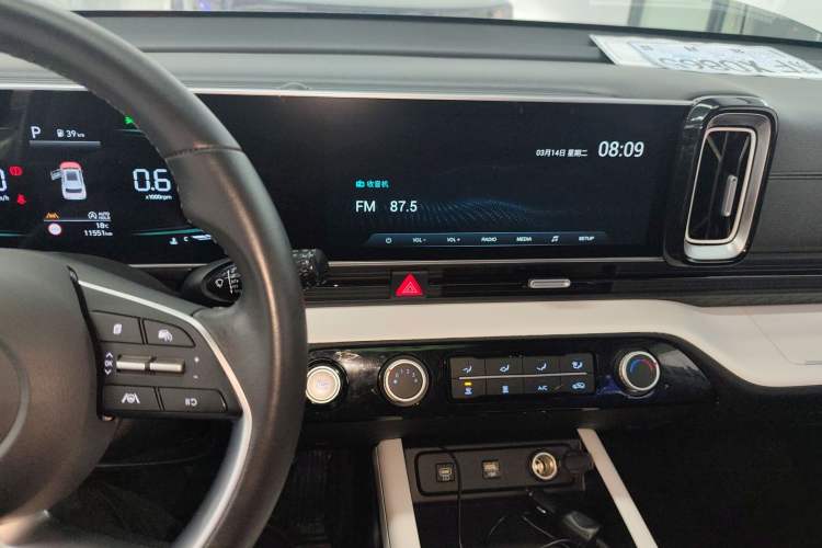 Used Hyundai ix35 2023 Musso 2.0L Deluxe Edition DLX Audio And AC Panel