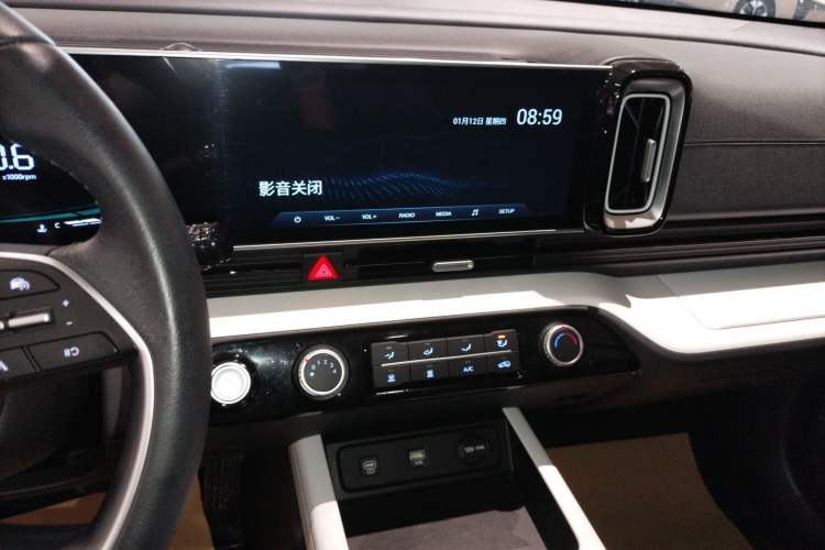 Used Hyundai ix35 2023 Musso 2.0L Deluxe Edition DLX Audio And AC Panel