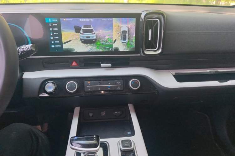Used Hyundai ix35 2023 Musso 2.0L Flagship Edition TOP Audio And AC Panel