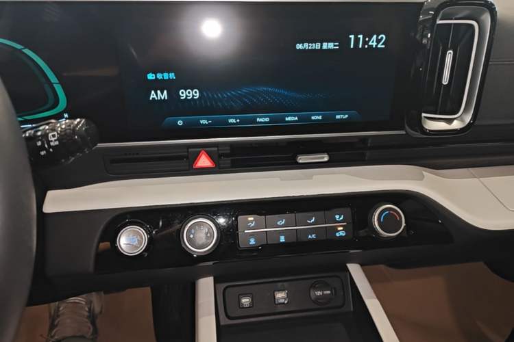 Used Hyundai ix35 2023 Musso 2.0L Deluxe Edition DLX Audio And AC Panel