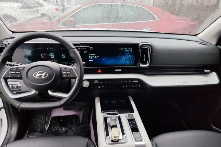 Used Hyundai ix35 2023 Musso 2.0L Prestige LUX Edition Audio And AC Panel