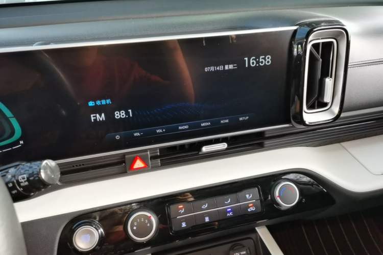 Used Hyundai ix35 2023 Musso 2.0L Deluxe Edition DLX Audio And AC Panel