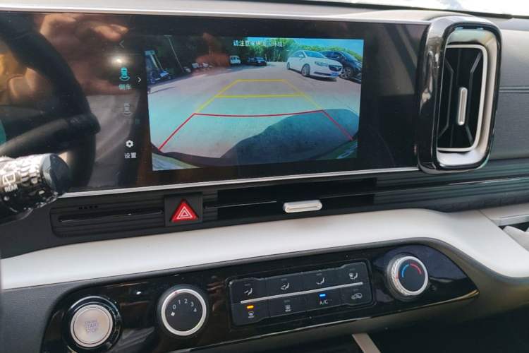 Used Hyundai ix35 2023 Musso 2.0L Deluxe Edition DLX Audio And AC Panel